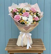 Букет цветов из:  Гвоздики, Орхидеи и Розы #REPLACE_PRED# Большая Соснова