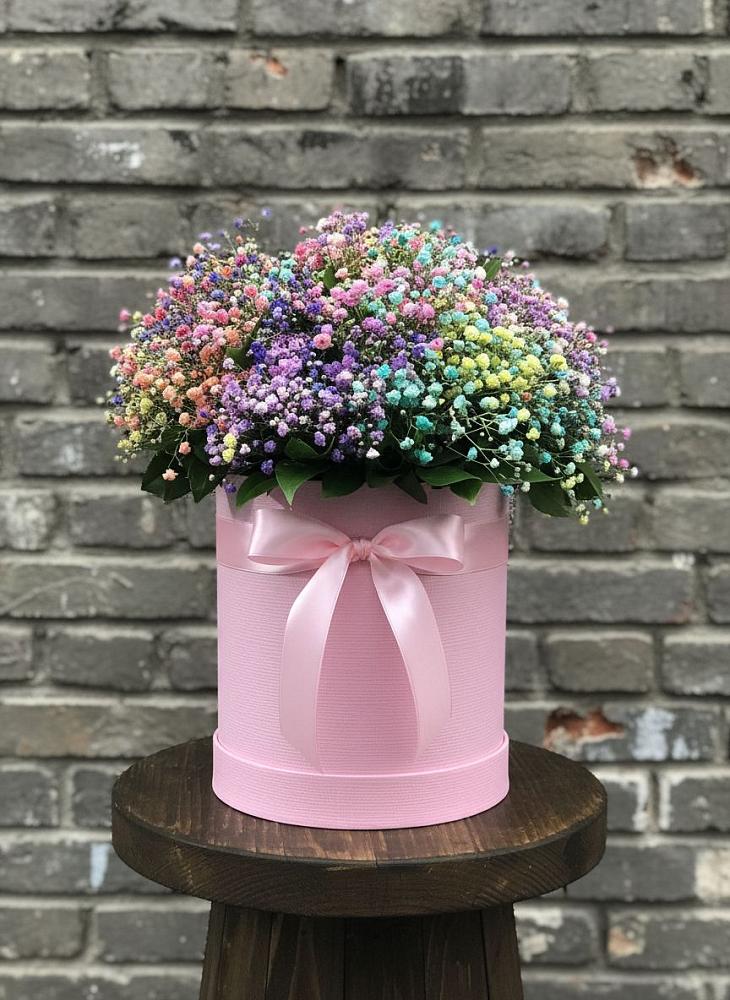 Цветочная композиция из Гипсофила и Розы в шляпной коробке в Большая Соснова