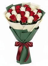 Букет Микс из красных и белых роз в Большая Соснова