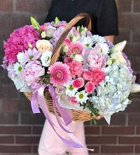 Композиция солнечный день в Большая Соснова Цветочная композиция из Розы, Хризантемы, Пионы и Лизиантусы в корзине в Большая Соснова