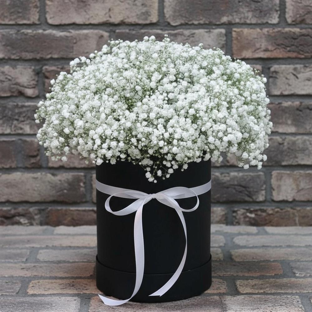 Цветочная композиция из Гипсофила в шляпной коробке в Большая Соснова