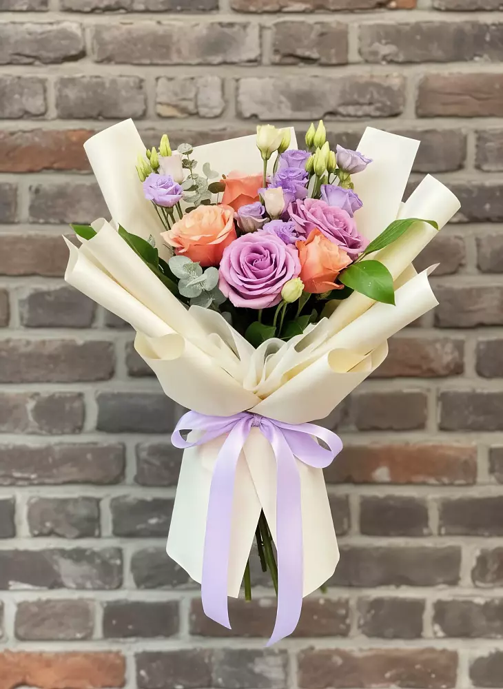 Букет цветов из: Лизиантусы и Розы в Большая Соснова