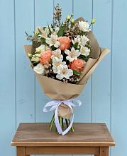 Букет цветов из:  Альстромерии, Лизиантусы, Розы и Хризантемы в Большая Соснова