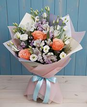 Букет цветов из:  Лизиантусы, Розы, Альстромерии и Гипсофила в Большая Соснова