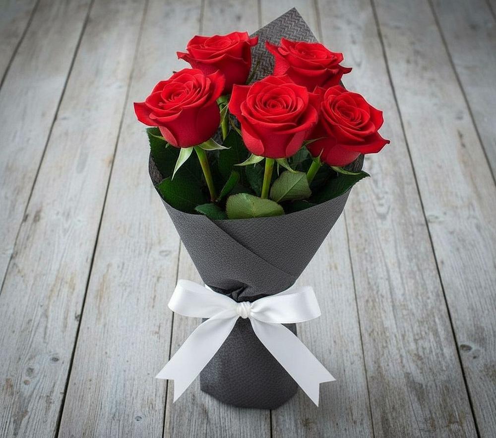 Букет 5 Красных роз Эдлесс Лав в Большая Соснова