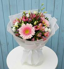 Букет цветов из:  Герберы, Альстромерии и Лизиантусы #REPLACE_PRED# Большая Соснова