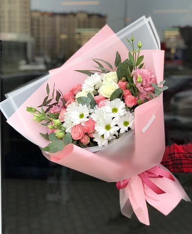 Букет цветов из: Розы, Лизиантусы и Хризантемы в Большая Соснова