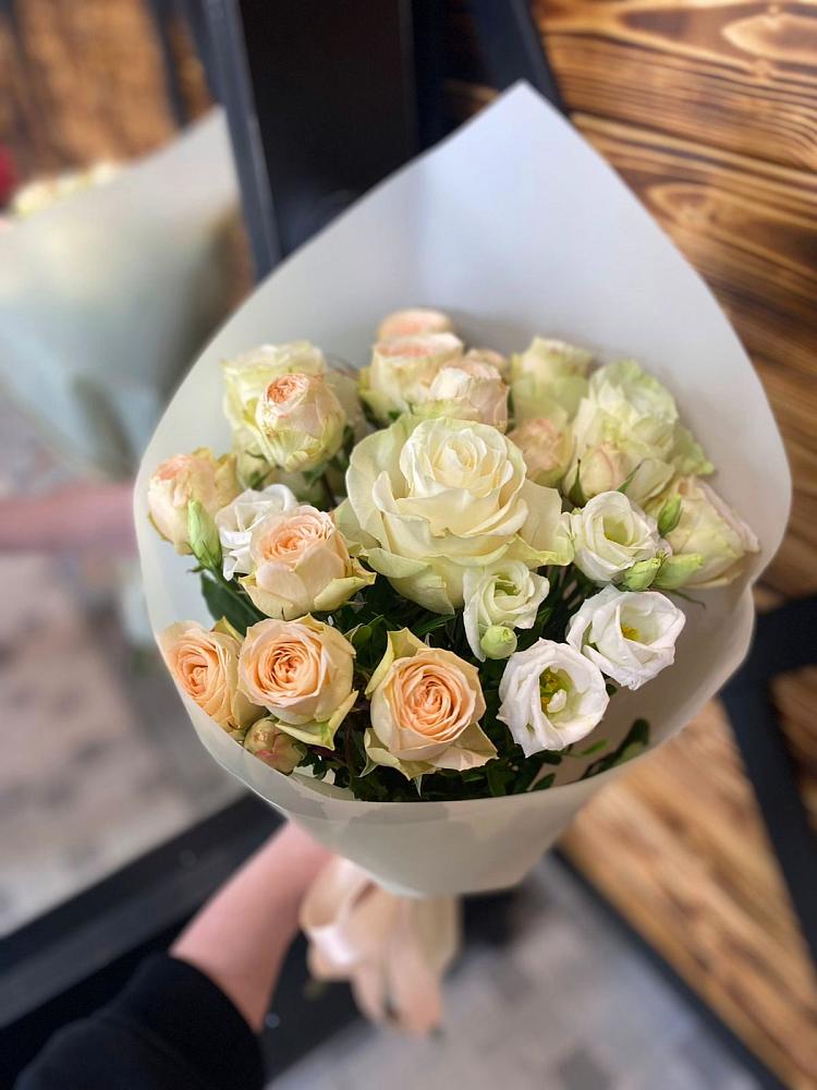 Букет цветов из: Розы и Лизиантусы в Большая Соснова